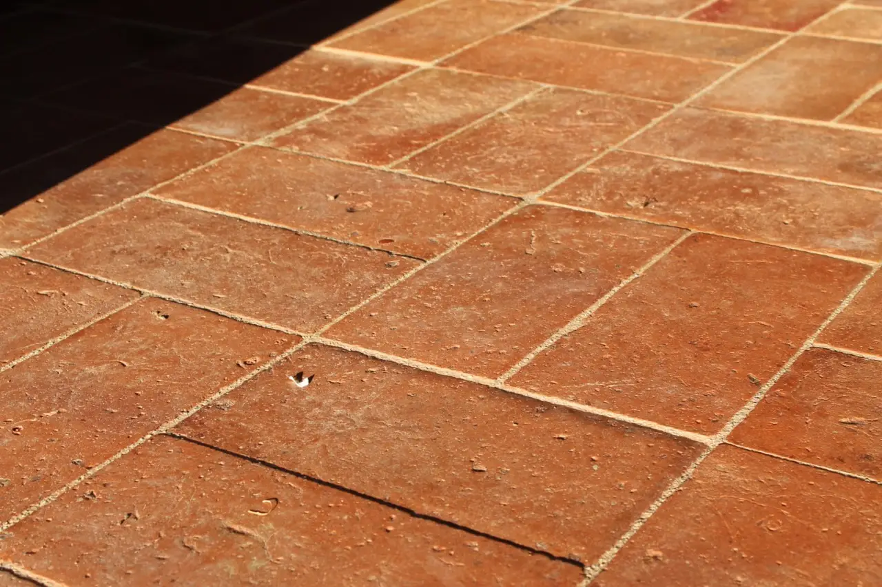 Il trucco per isolare i pavimenti e risparmiare sulla bolletta Il trucco per isolare i pavimenti e risparmiare sulla bolletta