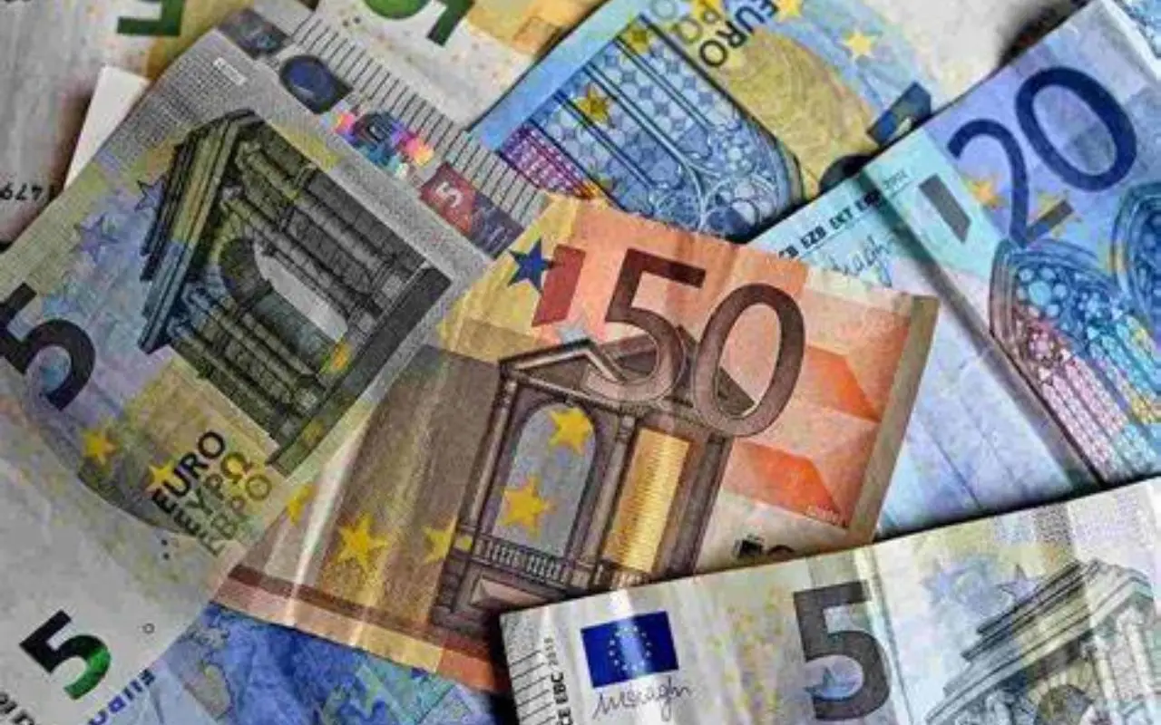 Giocare ad Affari Tuoi conviene? Ecco quanto guadagnano pacchisti e concorrenti Giocare ad Affari Tuoi conviene? Ecco quanto guadagnano pacchisti e concorrenti