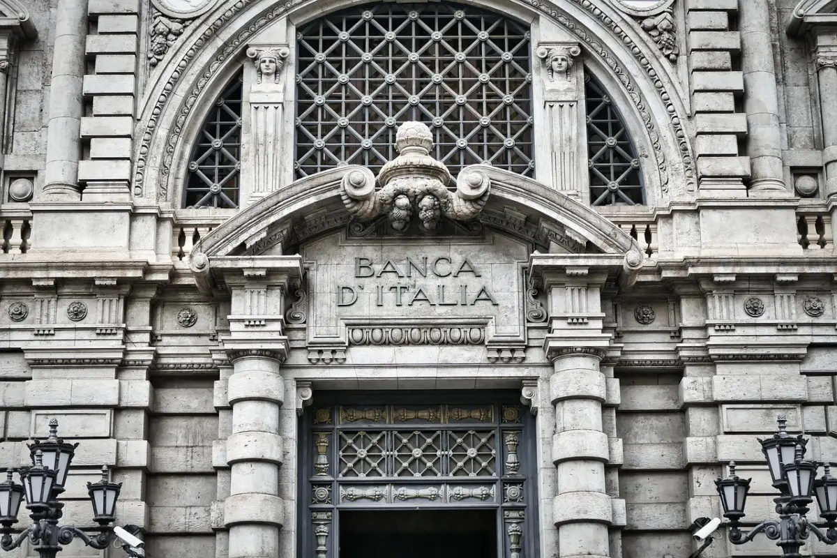 Il 27 marzo questa banconota verrà dismessa: è ancora valida per i pagamenti? Il 27 marzo questa banconota verrà dismessa: è ancora valida per i pagamenti?