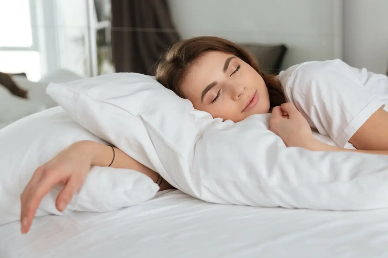 Le abitudini serali che favoriscono un sonno profondo e abbassano lo stress Le abitudini serali che favoriscono un sonno profondo e abbassano lo stress