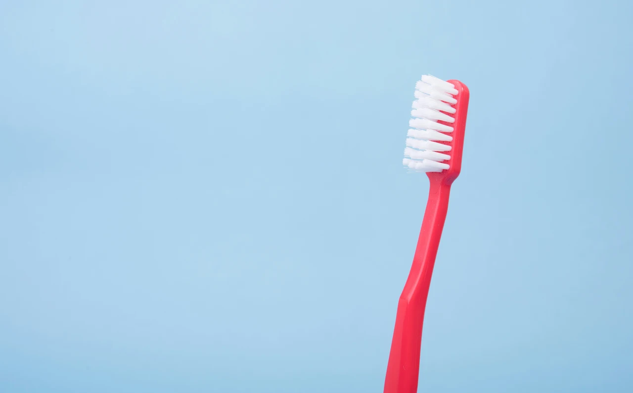 Come disinfettare gli spazzolini da denti: ecco i cinque trucchetti Come disinfettare gli spazzolini da denti: ecco i cinque trucchetti