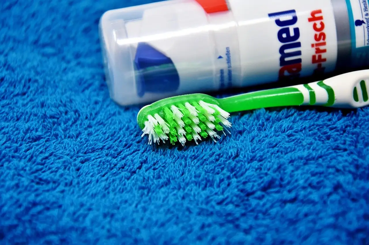 Come disinfettare gli spazzolini da denti: ecco i cinque trucchetti Come disinfettare gli spazzolini da denti: ecco i cinque trucchetti