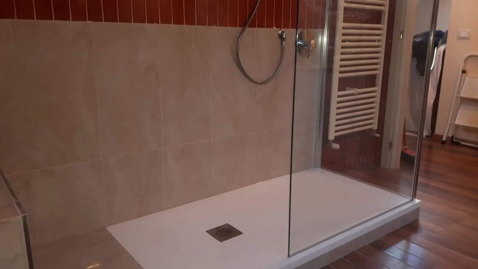 Bagno più luminoso senza ristrutturare: il segreto dei designer per valorizzare gli spazi piccoli nel 2025 Bagno più luminoso senza ristrutturare: il segreto dei designer per valorizzare gli spazi piccoli nel 2025