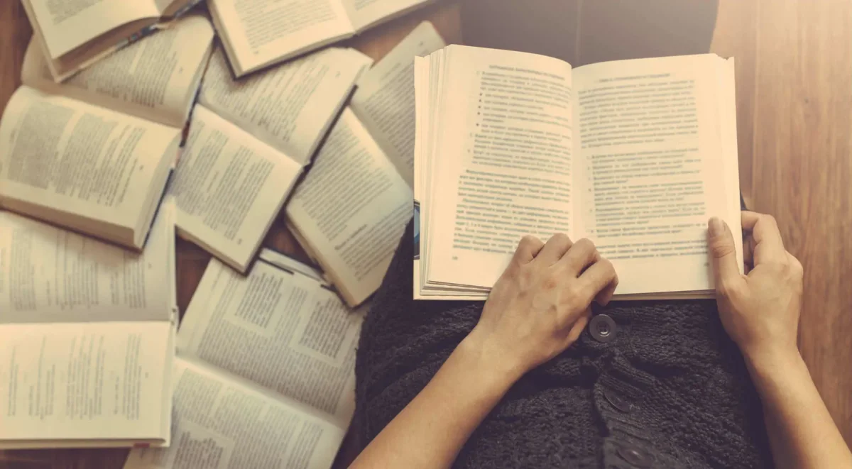 Come eliminare la polvere dai libri antichi: il consiglio pratico del restauratore per giugno Come eliminare la polvere dai libri antichi: il consiglio pratico del restauratore per giugno