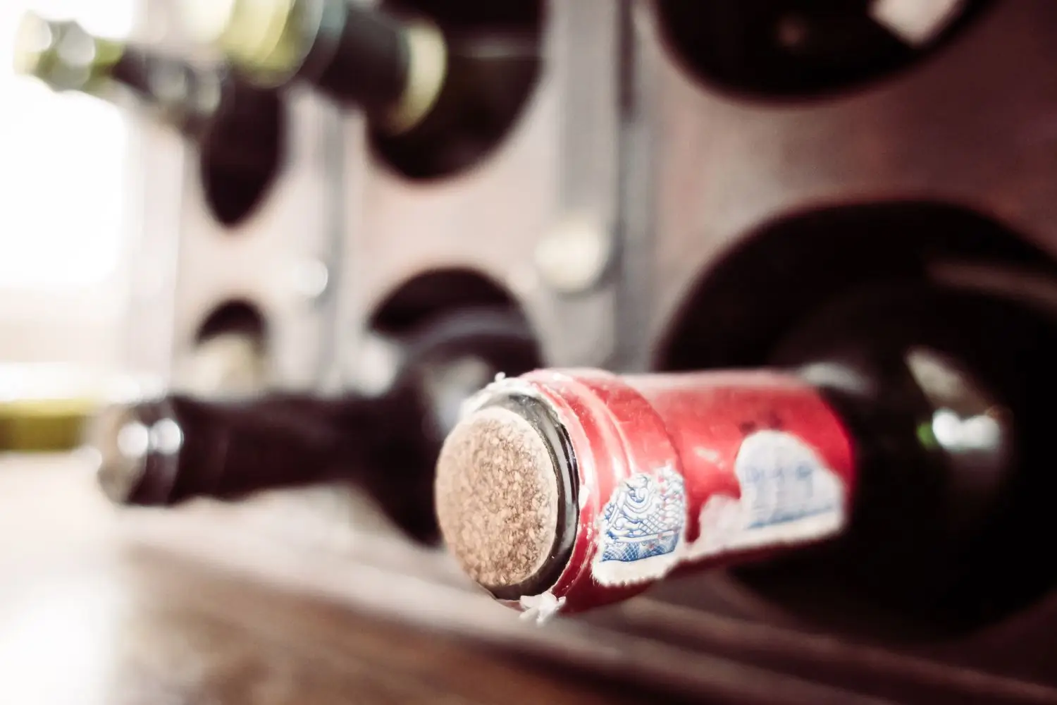 Non conservare questi oggetti in cantina durante l’estate: rischi gravi Non conservare questi oggetti in cantina durante l’estate: rischi gravi