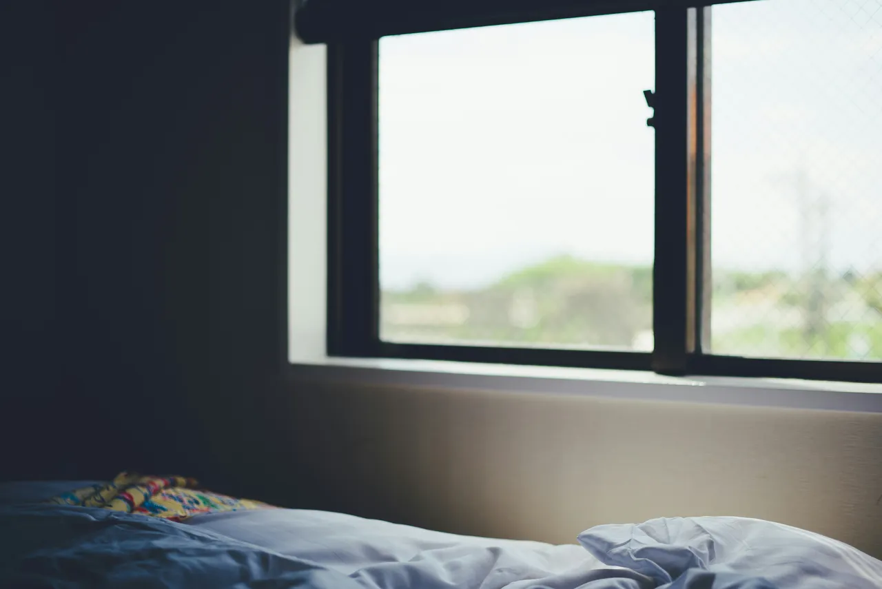 Come eliminare la condensa sui vetri della camera da letto: i consigli pratici dell’esperto ambientale per giugno Come eliminare la condensa sui vetri della camera da letto: i consigli pratici dell’esperto ambientale per giugno