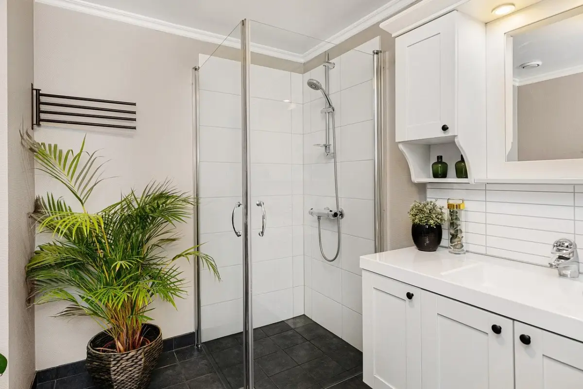 Bagno più luminoso d’estate senza lavori: la soluzione lampo dei designer per piccoli spazi nel 2025 Bagno più luminoso d’estate senza lavori: la soluzione lampo dei designer per piccoli spazi nel 2025