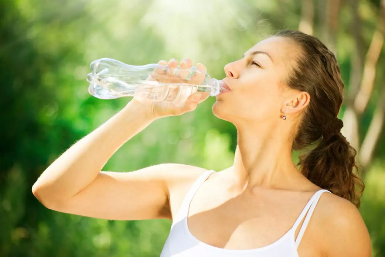 Non fare questo errore con l’acqua in bottiglia in estate: rischio contaminazione Non fare questo errore con l’acqua in bottiglia in estate: rischio contaminazione