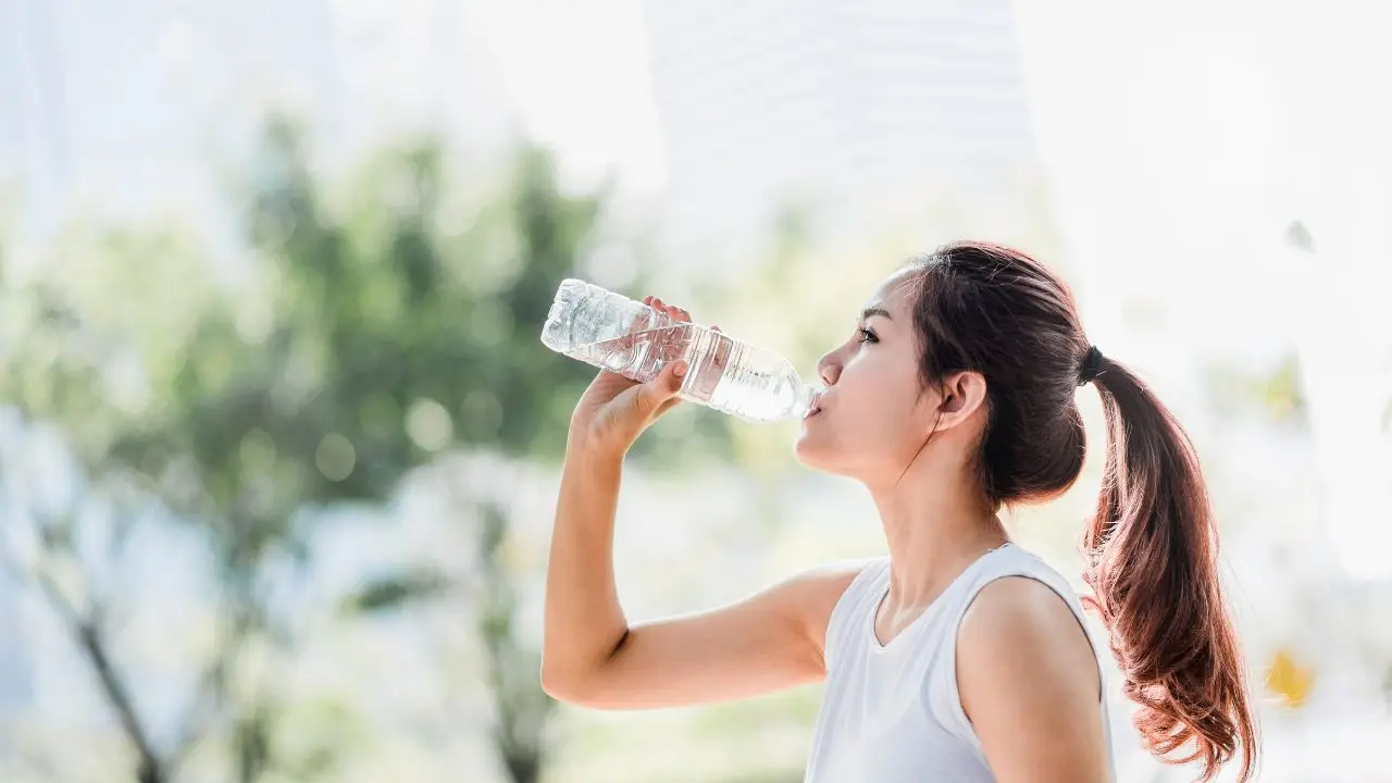 Non fare questo errore con l’acqua in bottiglia in estate: rischio contaminazione Non fare questo errore con l’acqua in bottiglia in estate: rischio contaminazione