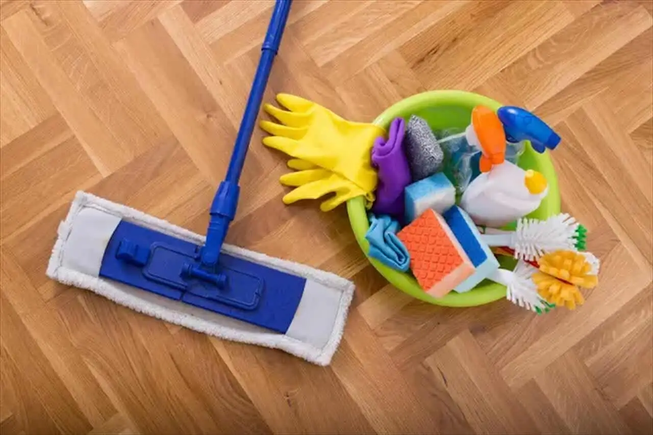 Come proteggere il parquet dal caldo e dall’umidità estiva: il metodo più usato Come proteggere il parquet dal caldo e dall’umidità estiva: il metodo più usato